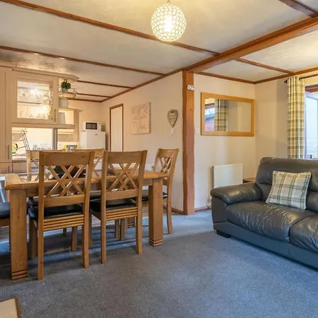 Woodland Retreat - White Cross Bay Windermere