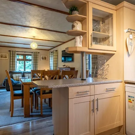 Woodland Retreat - White Cross Bay *
