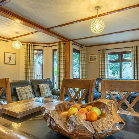 Woodland Retreat - White Cross Bay Windermere