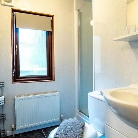 Woodland Retreat - White Cross Bay Holiday home *
